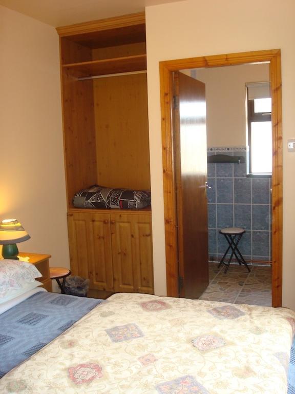 Glen House Room Only Accommodation Йол Номер фото